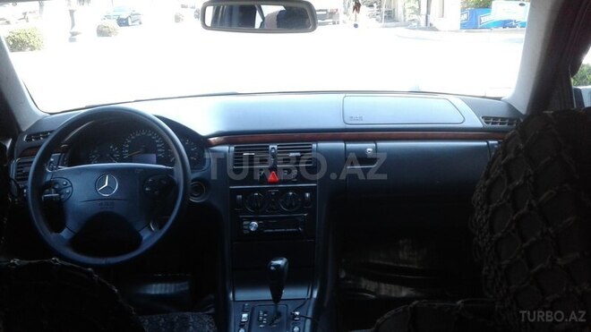 Mercedes E 220 1999, 300,000 km - 2.2 l - Bakı