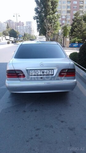Mercedes E 220 1999, 300,000 km - 2.2 l - Bakı