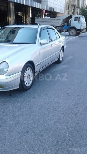 Mercedes E 220 1999, 300,000 km - 2.2 l - Bakı