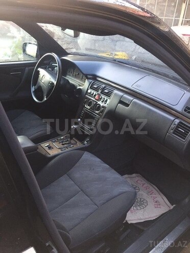 Mercedes E 240 2000, 271,000 km - 2.6 l - Bakı