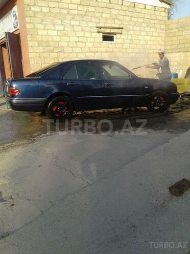 Mercedes E 280 1996, 220,000 km - 2.8 l - Zərdab