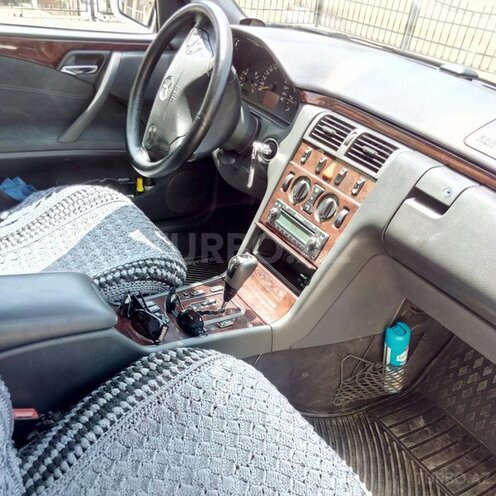 Mercedes E 220 2001, 360,000 km - 2.2 л - Bakı