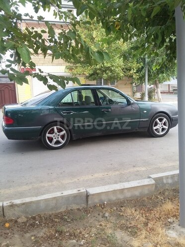 Mercedes E 220 1998, 265,000 km - 2.2 l - Biləsuvar