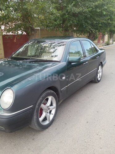 Mercedes E 220 1998, 265,000 km - 2.2 l - Biləsuvar