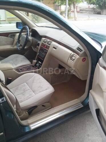 Mercedes E 220 1998, 265,000 km - 2.2 l - Biləsuvar