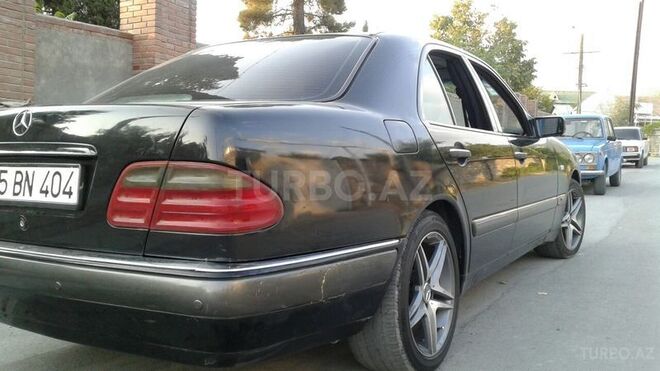 Mercedes E 240 1998, 283,000 km - 2.4 l - Şəki