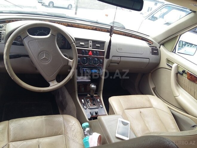 Mercedes C 230 1999, 200,546 km - 2.3 l - Bakı
