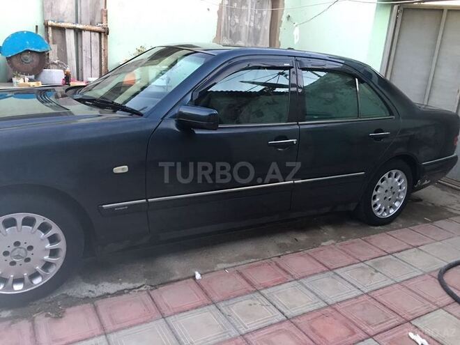 Mercedes E 230 1996, 178,056 km - 2.3 л - Bakı