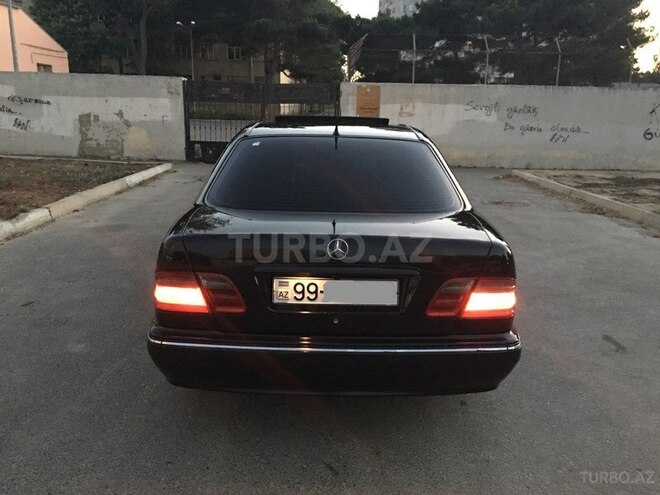 Mercedes E 220 2001, 317,000 km - 2.2 l - Bakı