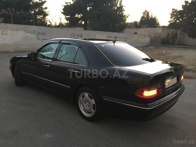 Mercedes E 220 2001, 317,000 km - 2.2 l - Bakı