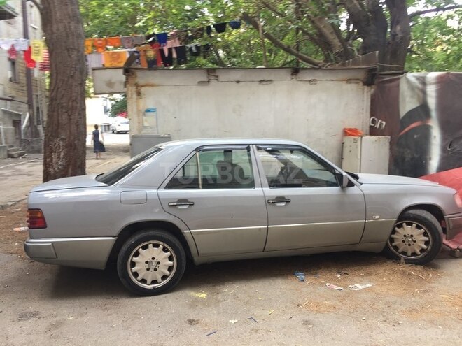 Mercedes E 230 1990, 324,000 km - 2.3 l - Bakı