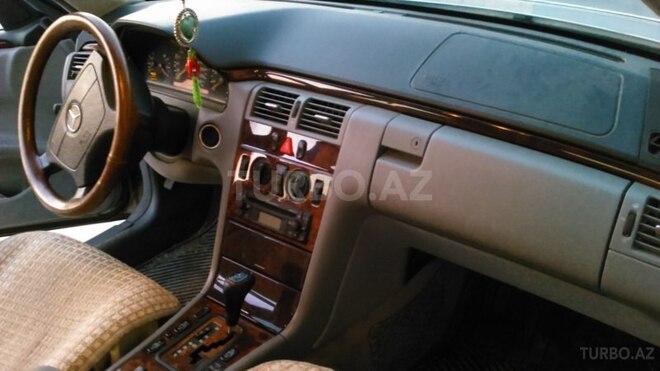 Mercedes E 240 1998, 280,000 km - 2.4 l - Bakı