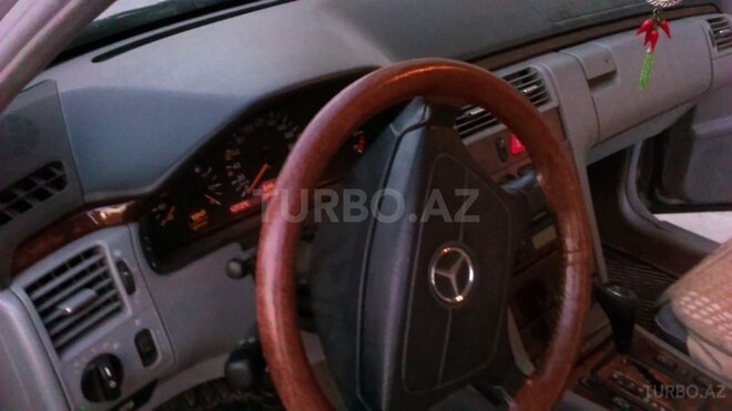 Mercedes E 240 1998, 280,000 km - 2.4 l - Bakı