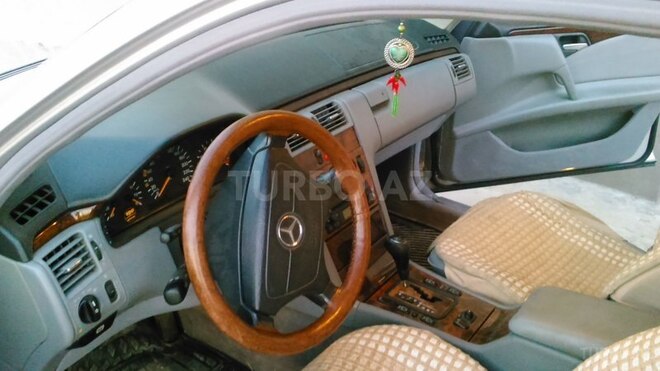 Mercedes E 240 1998, 280,000 km - 2.4 l - Bakı