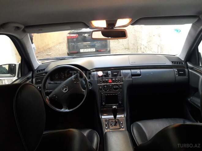 Mercedes E 280 2001, 145,100 km - 2.8 l - Bakı