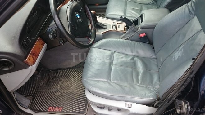 BMW 530 2000, 310,000 km - 3.0 л - 