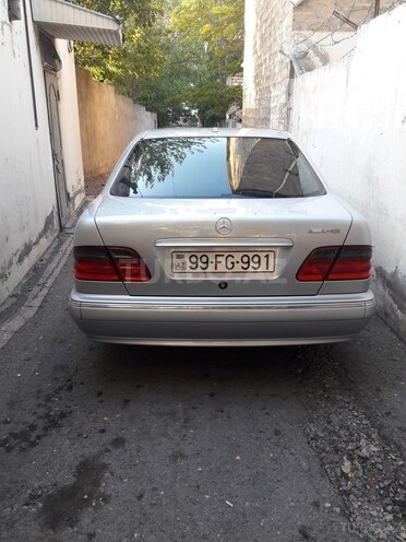 Mercedes E 280 2001, 145,100 km - 2.8 l - Bakı