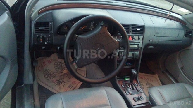 Mercedes C 240 2000, 184,000 km - 2.4 л - Naftalan