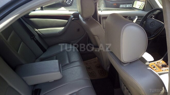 Mercedes C 240 2000, 184,000 km - 2.4 л - Naftalan