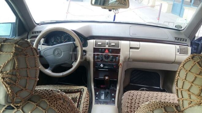 Mercedes E 200 1995, 350,000 km - 2.0 l - Sumqayıt