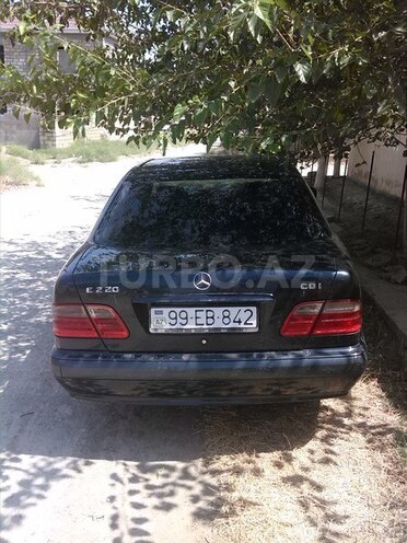 Mercedes E 220 2000, 267,000 km - 2.2 л - Bakı