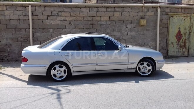 Mercedes E 220 2000, 242,000 km - 2.2 l - Bakı