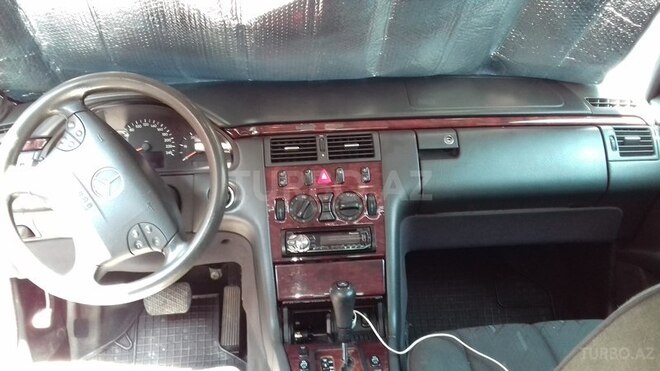 Mercedes E 220 2000, 242,000 km - 2.2 l - Bakı