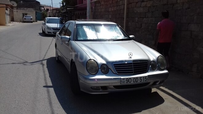 Mercedes E 220 2000, 242,000 km - 2.2 l - Bakı