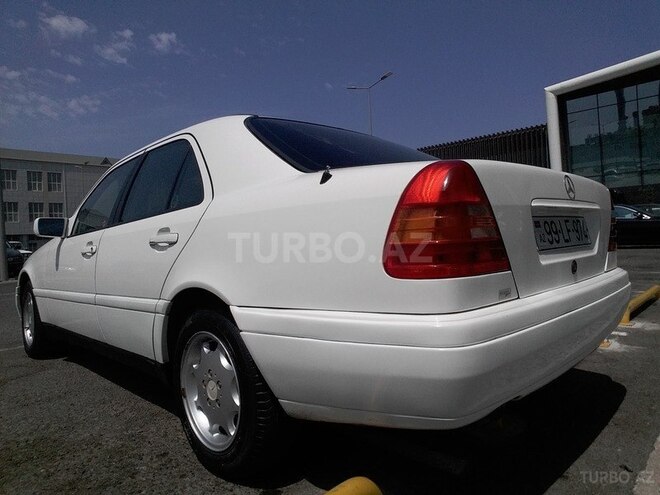 Mercedes C 220 1993, 215,652 km - 2.2 l - Bakı