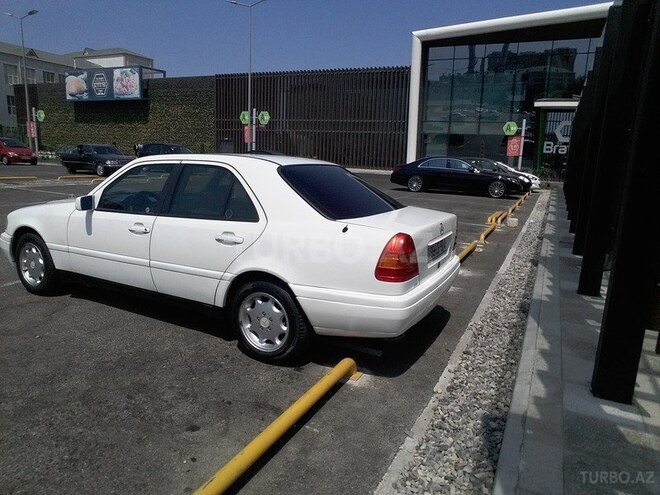 Mercedes C 220 1993, 215,652 km - 2.2 l - Bakı