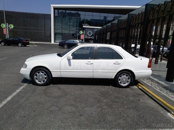 Mercedes C 220 1993, 215,652 km - 2.2 l - Bakı
