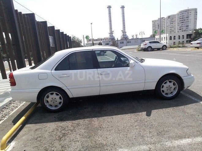 Mercedes C 220 1993, 215,652 km - 2.2 l - Bakı