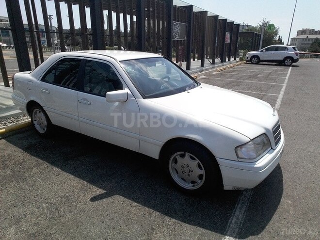 Mercedes C 220 1993, 215,652 km - 2.2 l - Bakı