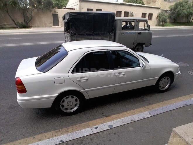 Mercedes C 220 1993, 215,652 km - 2.2 l - Bakı
