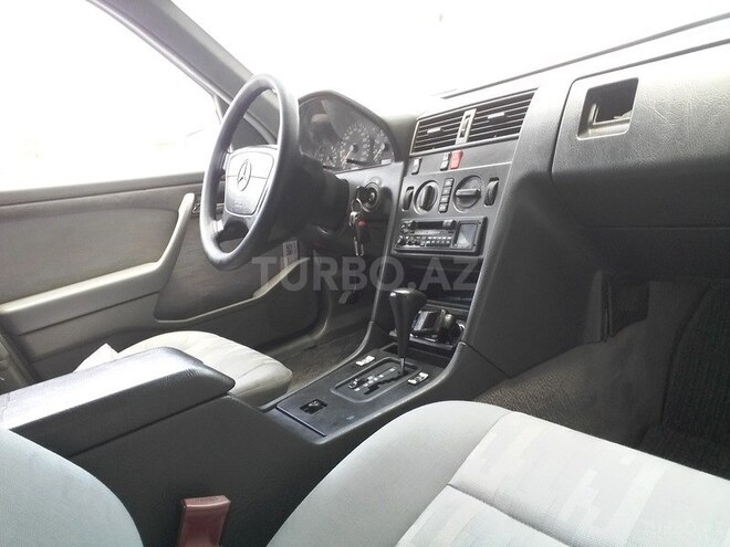 Mercedes C 220 1993, 215,652 km - 2.2 l - Bakı