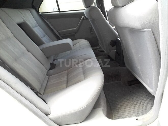 Mercedes C 220 1993, 215,652 km - 2.2 l - Bakı