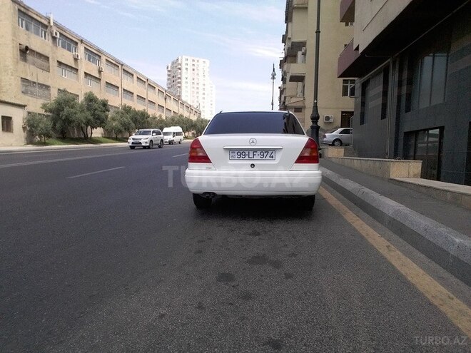 Mercedes C 220 1993, 215,652 km - 2.2 l - Bakı