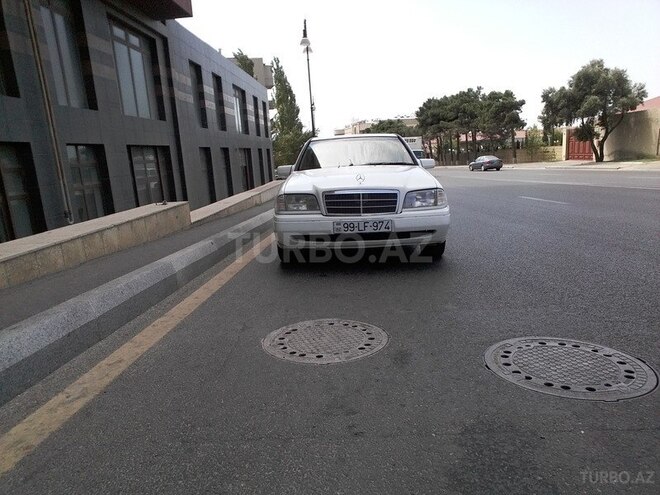 Mercedes C 220 1993, 215,652 km - 2.2 l - Bakı