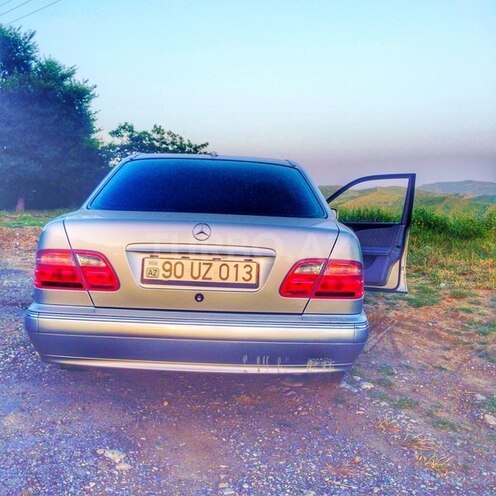 Mercedes E 240 2001, 183,000 km - 0.2 l - Bakı