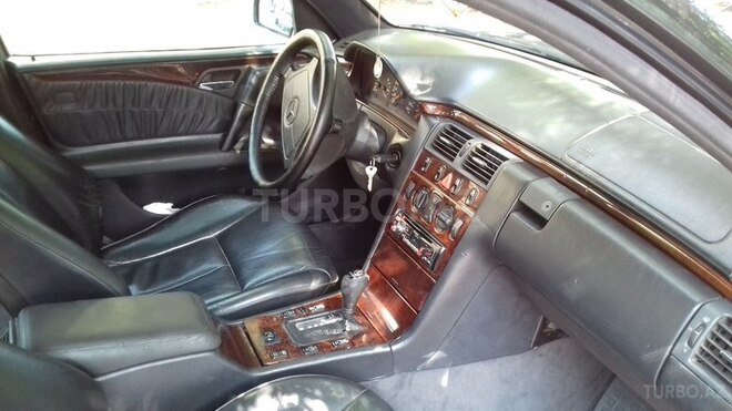 Mercedes E 230 1995, 362,000 km - 2.3 l - Bakı