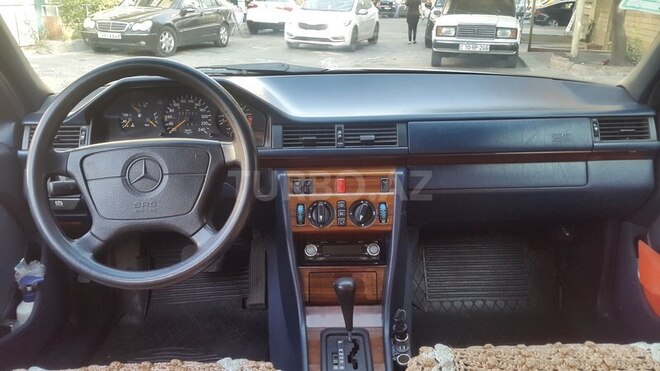 Mercedes E 220 1995, 532,768 km - 2.2 l - Bakı