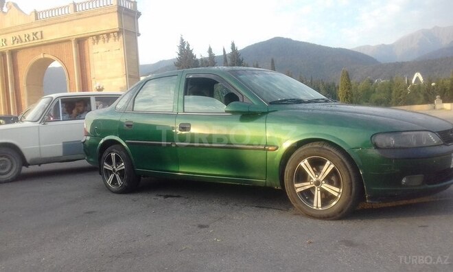 Opel Vectra 1997, 318,000 km - 1.6 l - Balakən