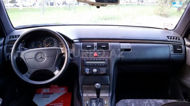 Mercedes E 230 1996, 295,000 km - 2.3 л - Bakı