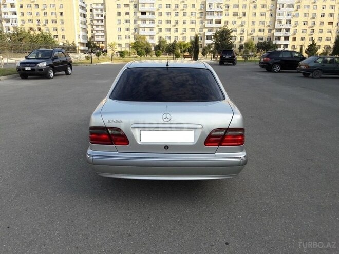 Mercedes E 220 2000, 260,000 km - 2.2 l - Bakı