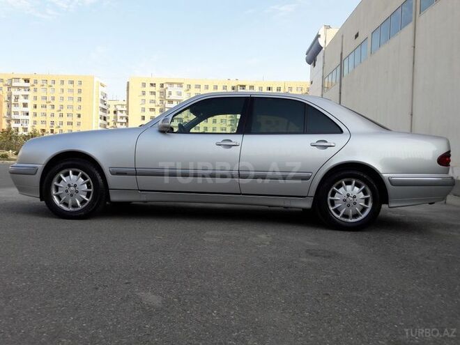 Mercedes E 220 2000, 260,000 km - 2.2 l - Bakı