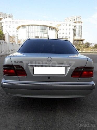 Mercedes E 220 2000, 260,000 km - 2.2 l - Bakı