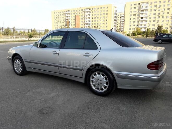 Mercedes E 220 2000, 260,000 km - 2.2 l - Bakı