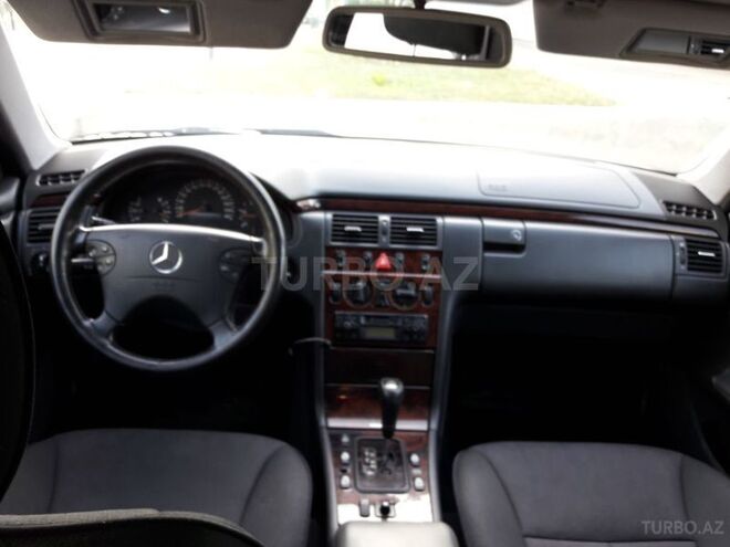 Mercedes E 220 2000, 260,000 km - 2.2 l - Bakı