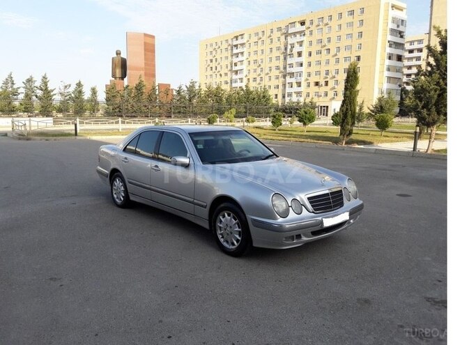 Mercedes E 220 2000, 260,000 km - 2.2 l - Bakı