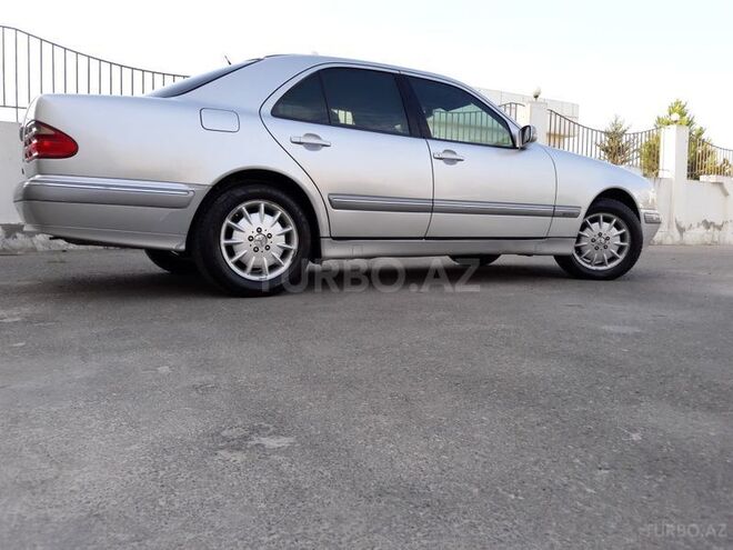 Mercedes E 220 2000, 260,000 km - 2.2 l - Bakı